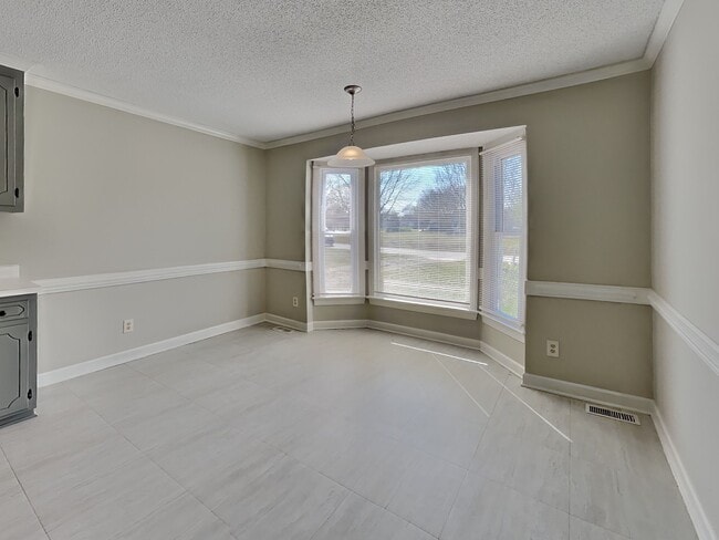 Building Photo - 3016 Lindsay Dr