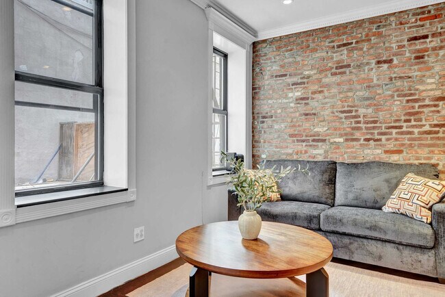 Building Photo - 346 E 18th St