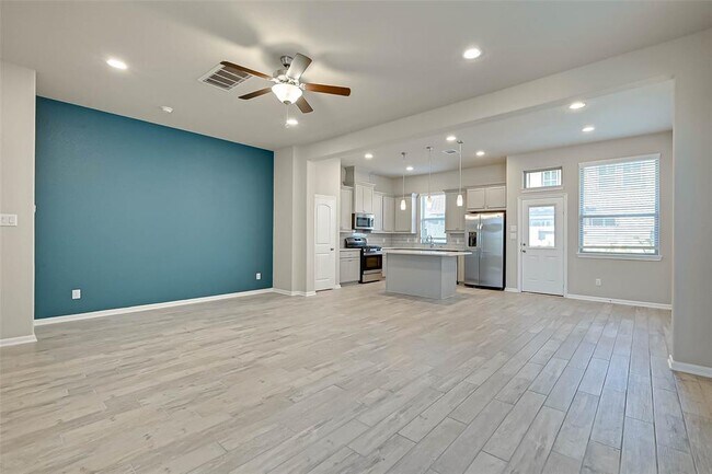 Foto del edificio - 5518 Sallow Bay Ln