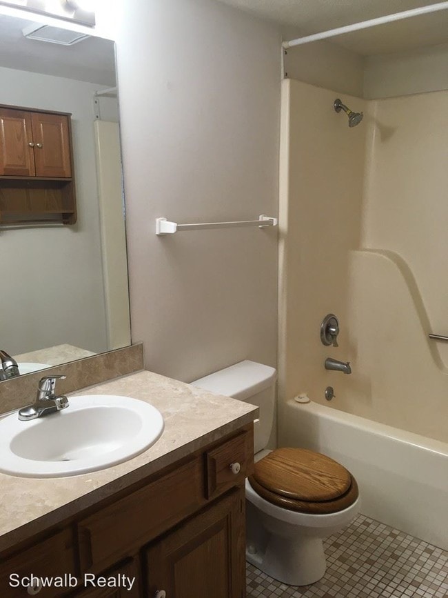 Building Photo - 2114 S 45th St