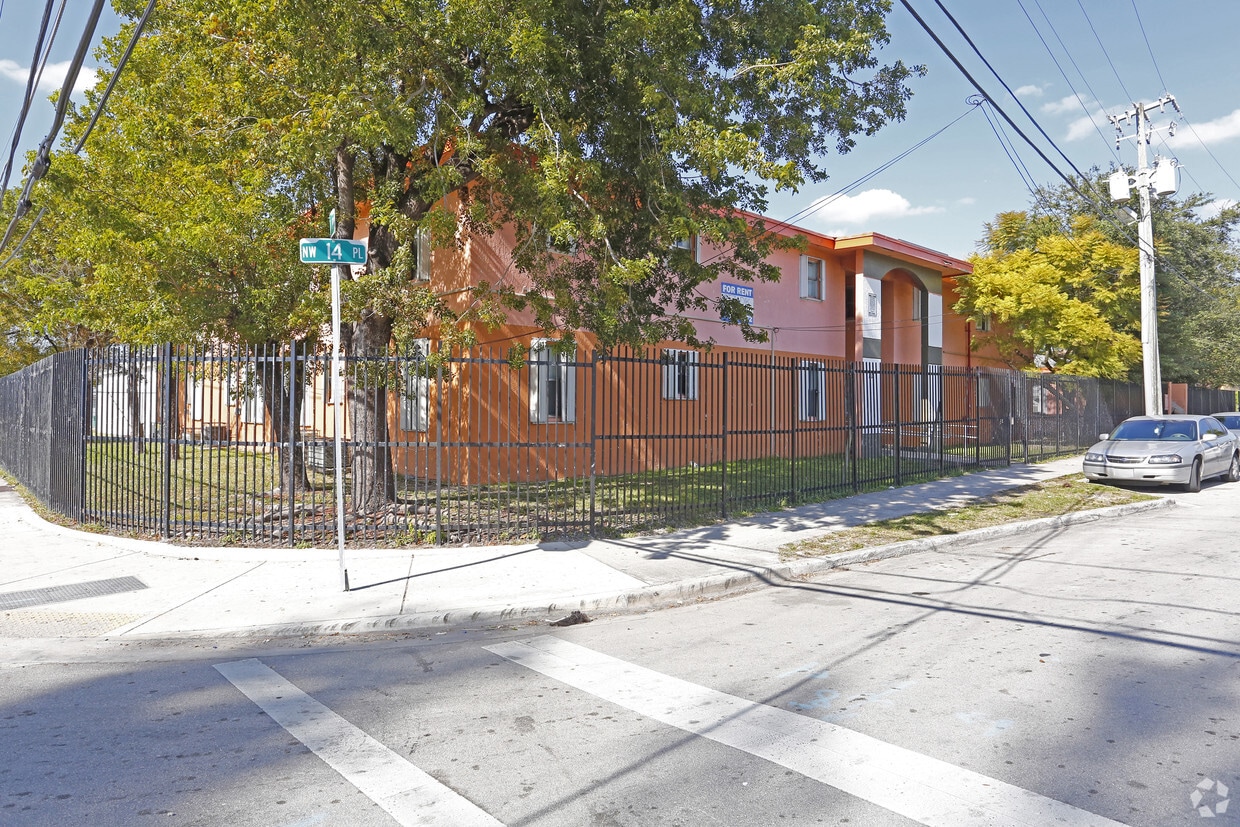Building Photo - 7160 NW 14th Pl
