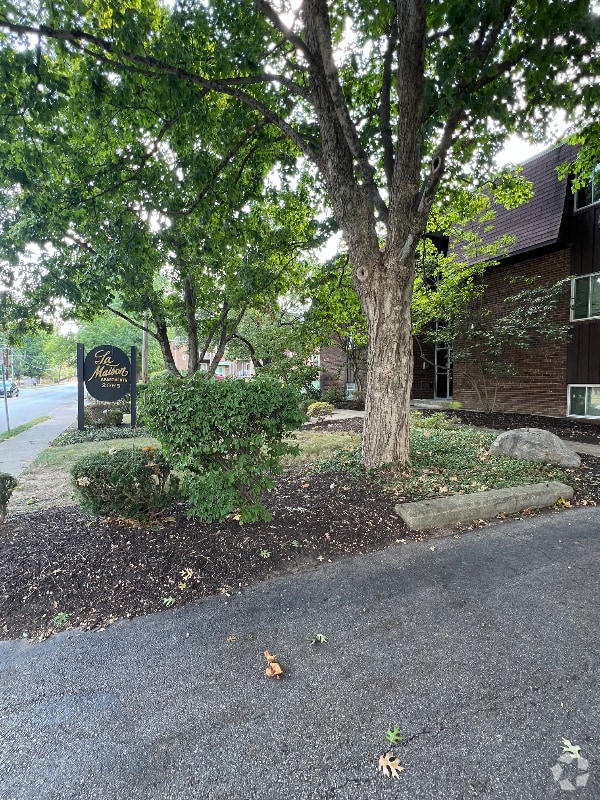 Building Photo - 2065 Sutton Ave