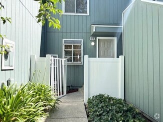 Building Photo - 6818 Avenida Cala