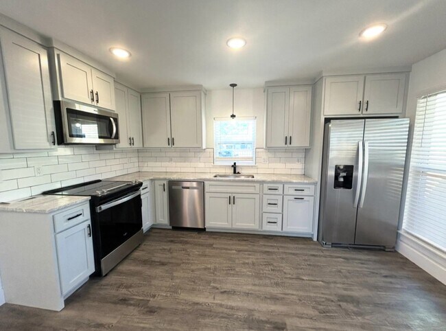 Foto del edificio - 3 Bedroom 2 Bathroom Home for Rent