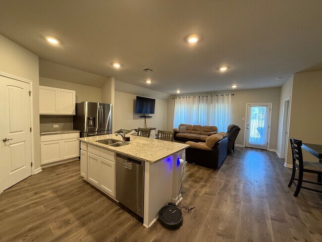 Foto del edificio - 127 Emerald Star Ln