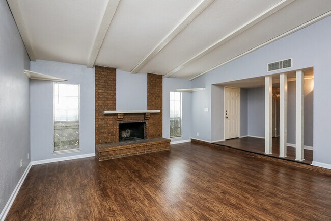 Foto del edificio - 7439 Oakmore Dr