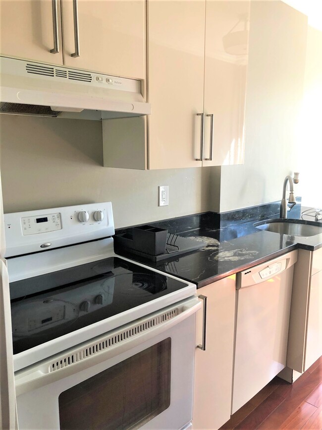 Foto del edificio - 145 Englewood Ave