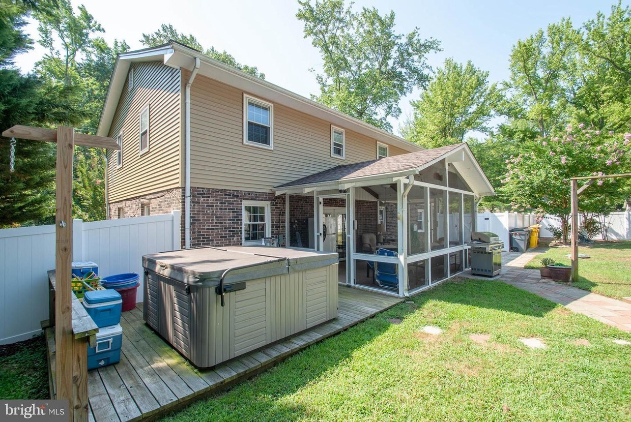 3554 Loch Haven Dr, Edgewater, MD 21037 House for Rent in Edgewater, MD