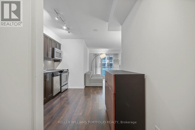 Building Photo - 35 Bastion St