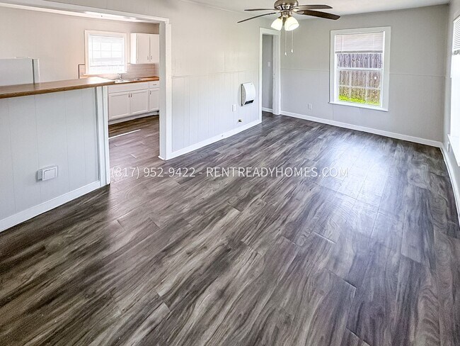 Foto del edificio - 404 E Buffalo St