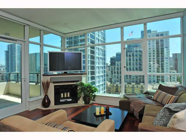 Building Photo - Stunning 1 bedroom, 1.5 bath in The Grande...