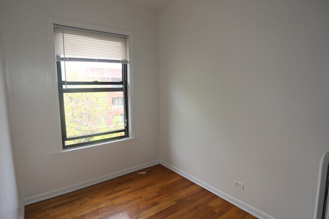 Foto del edificio - 929 W Sunnyside Ave