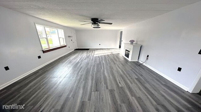 Building Photo - 2 br, 1 bath House - 13 Lake Rd