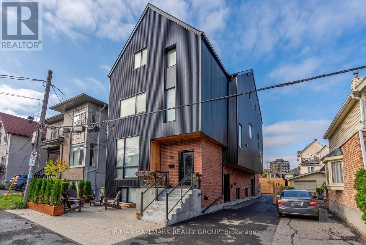 Primary Photo - 130 Glenora St