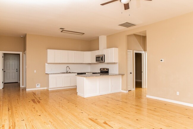 Foto del edificio - 211 N Austin St
