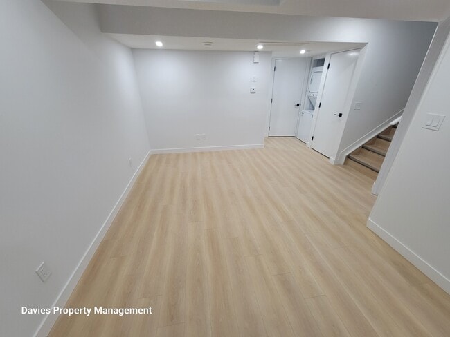 Photo du bâtiment - 16230-16219 19 Ave SW