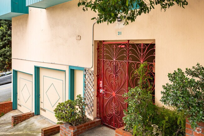 Entrada - 311-315 Diamond St