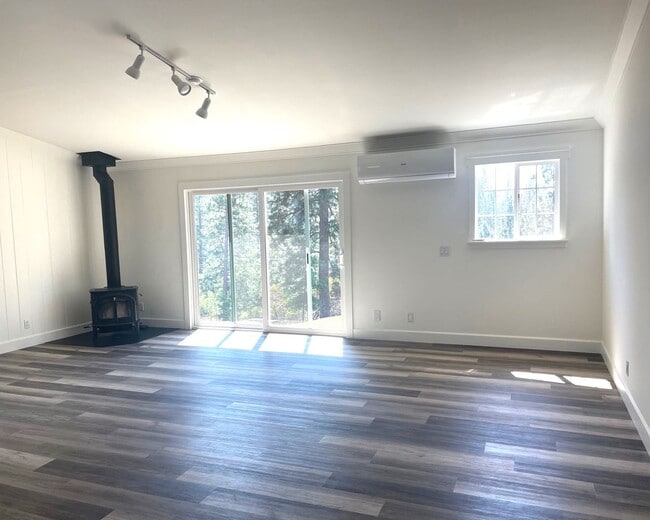 Building Photo - 3 Bedroom with a Bonus Room on 1-Acre | W/...