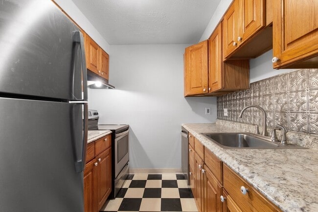 Building Photo - 180 Main St