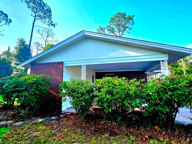 Building Photo - 104 Forest Cir