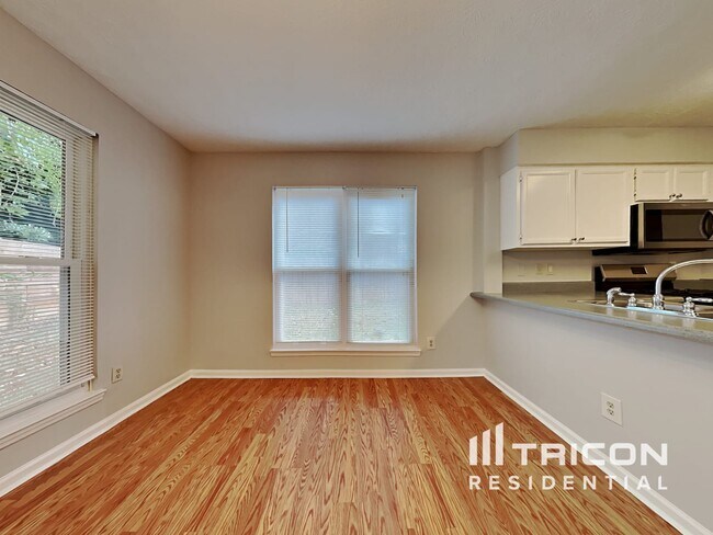 Building Photo - 910 Cauthen Ct