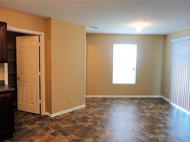 Building Photo - 2170 Bridlewood Dr