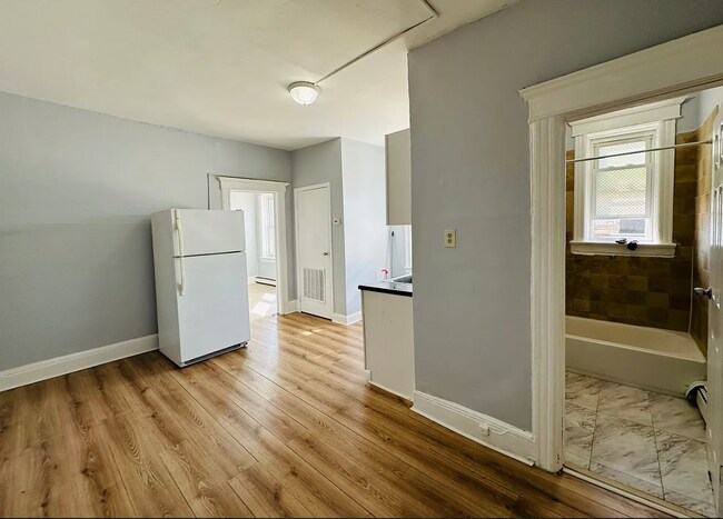 Building Photo - 73 Woodlawn Ave