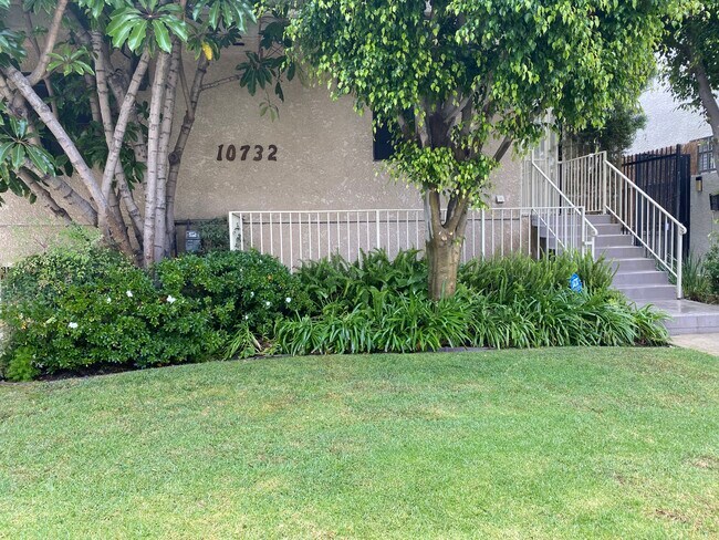 Foto del edificio - 10732 Lawler St