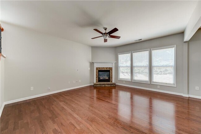 Foto del edificio - 2390 Mindy Ln