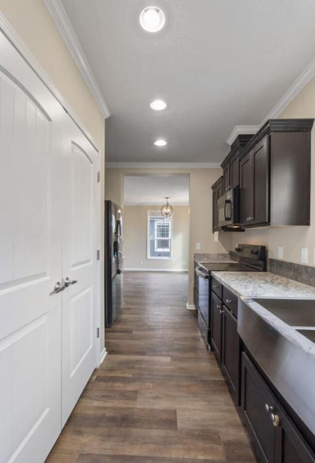 Foto del edificio - 2000 Huff Pl