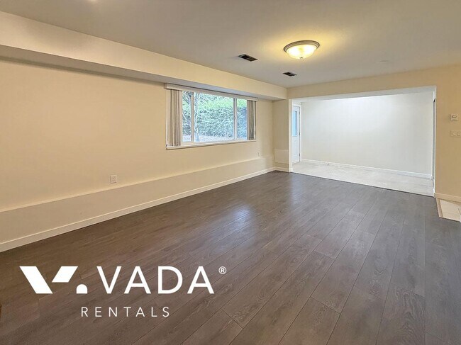 Photo du bâtiment - South Vancouver 3 BR Garden Suite Rental 2-1920 Nassau Dr Vancouver: VADA
