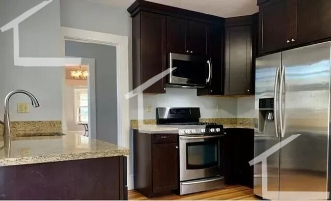 Foto del edificio - HOT BROOKLINE LISTING!!!!!