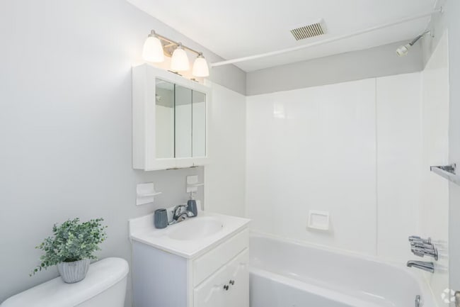 Foto del edificio - 630 W Fisher Ave