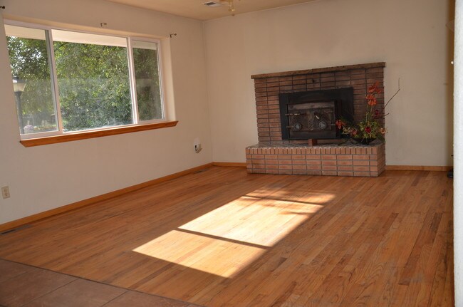 Sala de estar delantera - 1017 Cragmore Dr