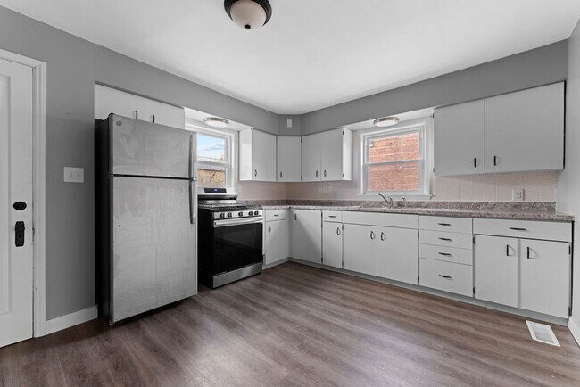 Foto del edificio - 212 W 8th Ave