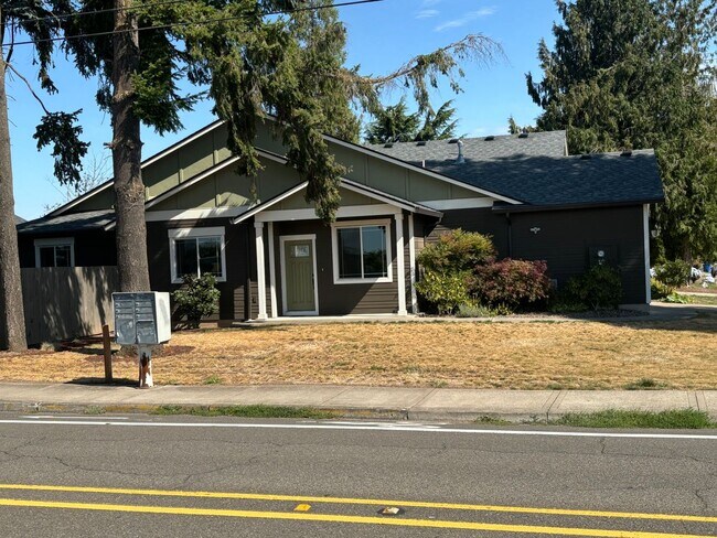 Building Photo - DN0101