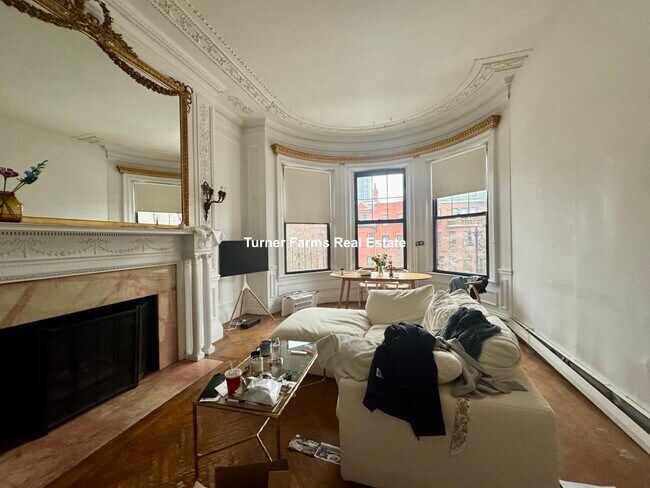 Building Photo - 472 Beacon St