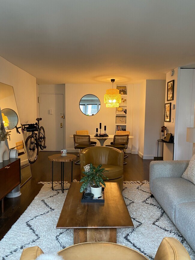 Foto del edificio - 77 E 12th St