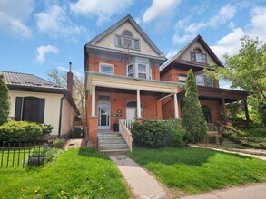 Building Photo - 305 Charlton Ave W