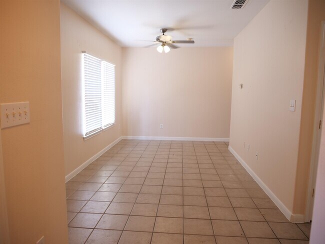 Building Photo - 2445 Monarch Dr