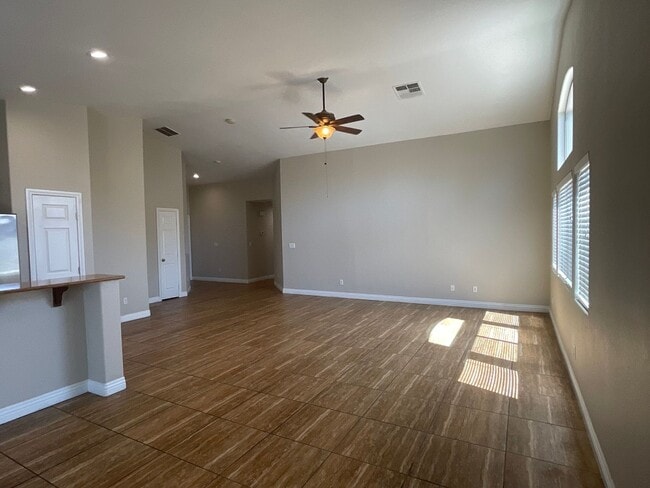 Building Photo - 1 story home, 4br, 2bath, 3cg, RV GATE