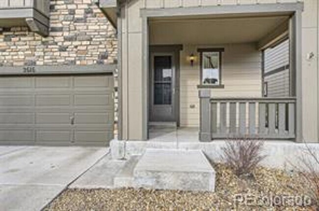 Foto del edificio - Spacious 3 bed 3 bath 2-story comfortable ...