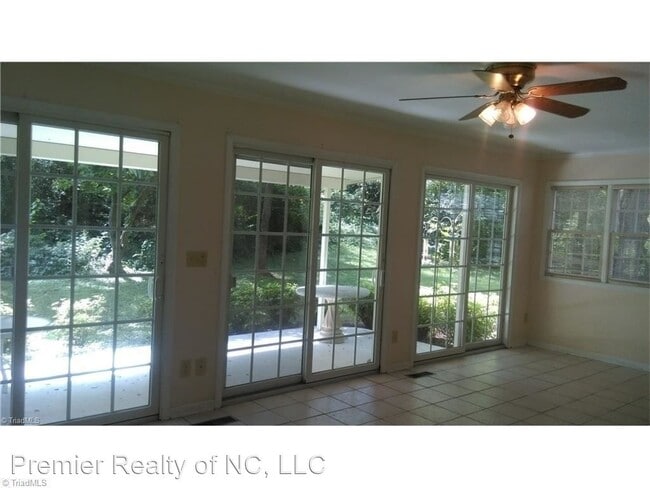 Building Photo - 4 br, 2.5 bath House - 2724 Tudor Rd.
