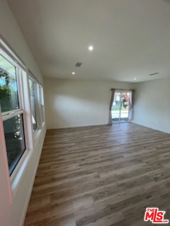 Foto del edificio - 9946 Farragut Dr