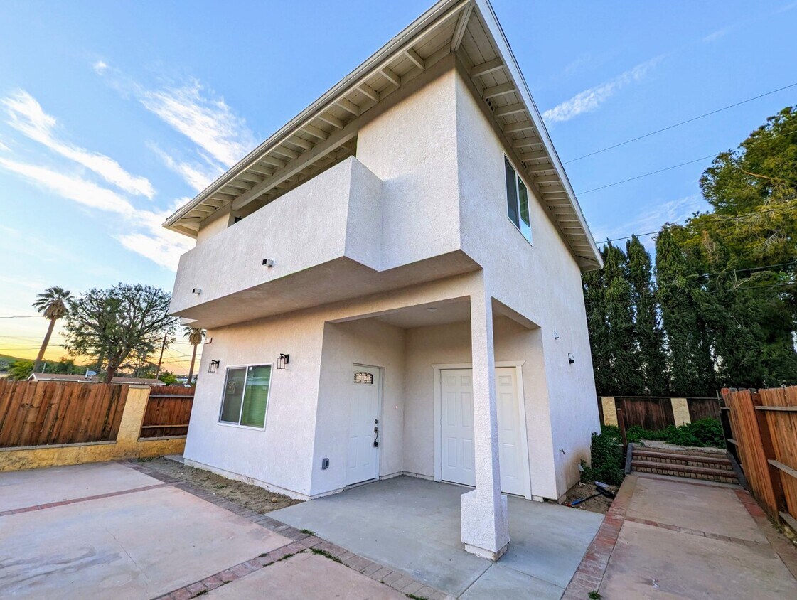 Primary Photo - 6053 Vista De Oro
