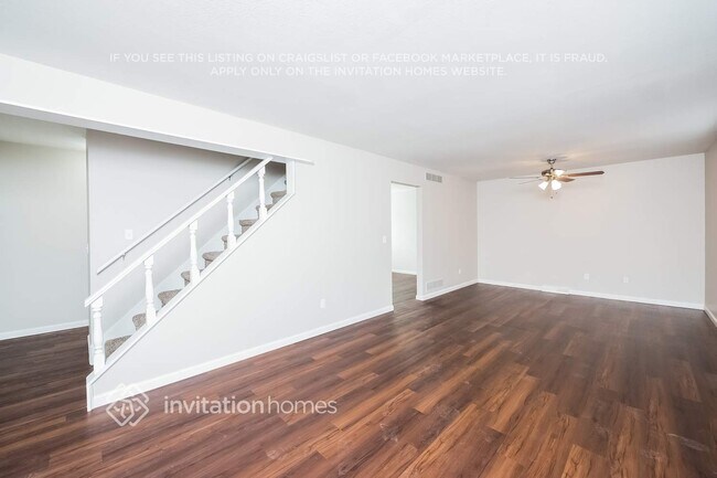 Foto del edificio - 10511 Owens St