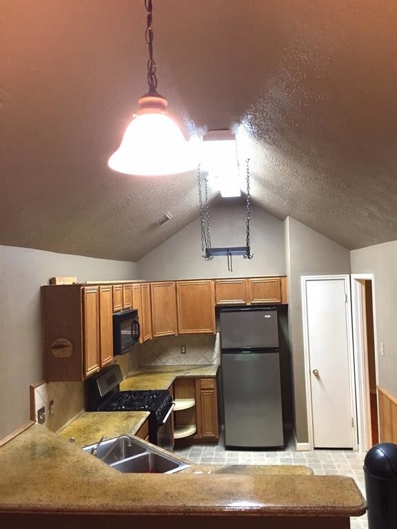 Building Photo - 1427 Clear Valley Dr