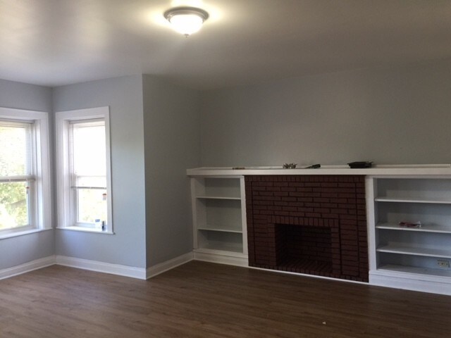 Building Photo - 5946 N Talman Ave