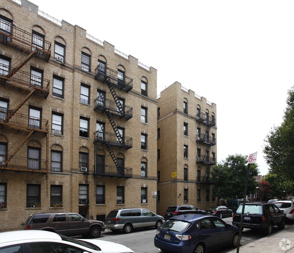 Primary Photo - 31-59 34th St