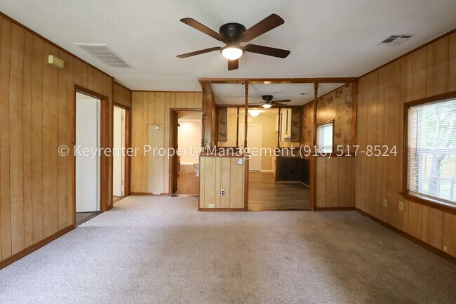 Foto del edificio - 2 Bed | 1 Bath | Large Backyard | $200 Move-in Special